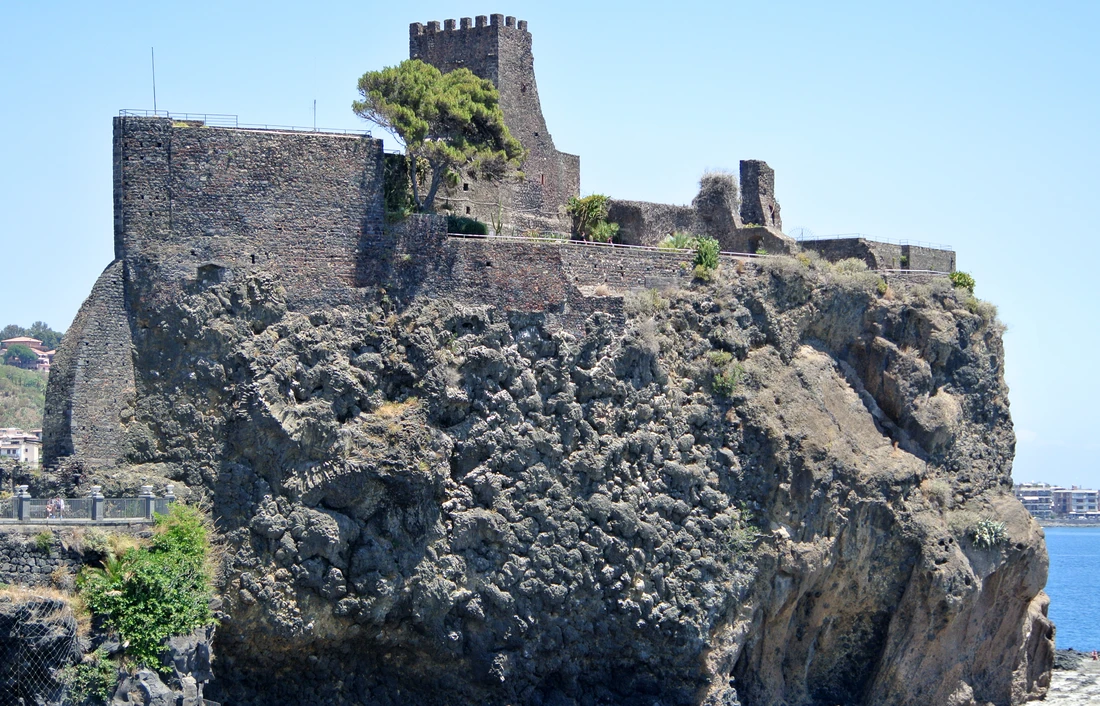 Aci Castello