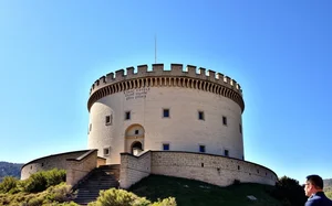 Castel del Monte: klejnot architektury Apulii, którego nie można przegapić