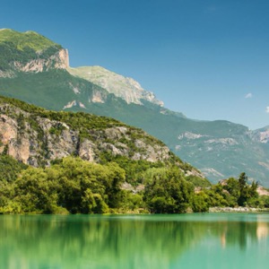 Discover the magic of Lake Toblino: a natural jewel not to be missed!