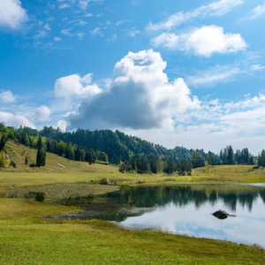 Discover the wild beauty of Lake Calaita: a paradise hidden in the mountains